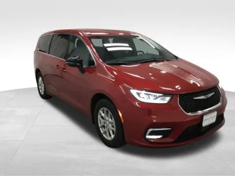 More photos of 2025 Chrysler Pacifica Select at Gregg Young Abrams Chrysler Dodge Jeep Ram, WI