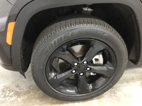 More photos of 2022 Jeep Grand Cherokee L Altitude at Gregg Young Abrams Chrysler Dodge Jeep Ram, WI