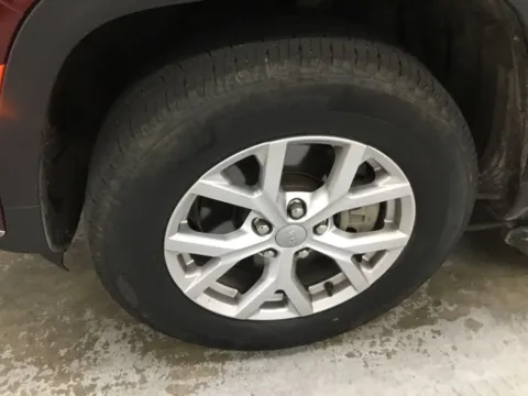 More photos of 2021 Jeep Grand Cherokee L Limited at Gregg Young Abrams Chrysler Dodge Jeep Ram, WI