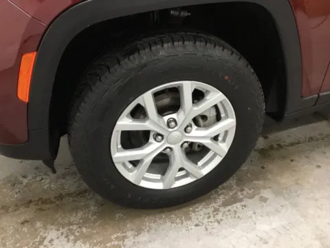 More photos of 2023 Jeep Grand Cherokee Limited at Gregg Young Abrams Chrysler Dodge Jeep Ram, WI