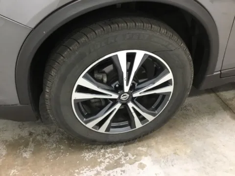 More photos of 2018 Nissan Rogue SL at Gregg Young Abrams Chrysler Dodge Jeep Ram, WI