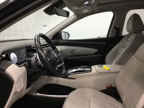 More photos of 2022 Hyundai Tucson Limited at Gregg Young Abrams Chrysler Dodge Jeep Ram, WI