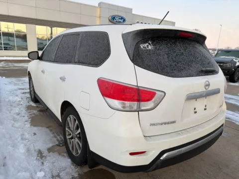 More photos of 2013 Nissan Pathfinder S at Gregg Young Cadillac of Newton, IA