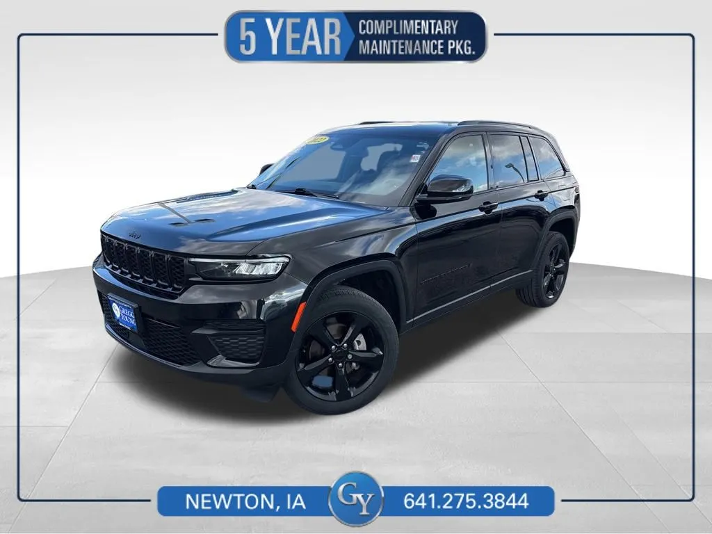 Black 2022 Jeep Grand Cherokee Altitude for sale in Newton, IA