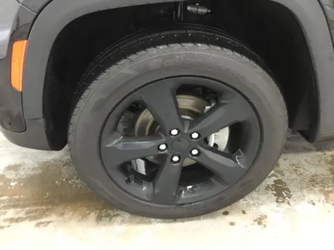 More photos of 2023 Jeep Grand Cherokee Altitude X at Gregg Young Cadillac of Newton, IA
