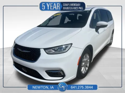 White 2023 Chrysler Pacifica Touring L for sale in Newton, IA