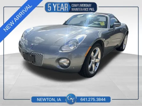 Gray 2006 Pontiac Solstice for sale in Newton, IA