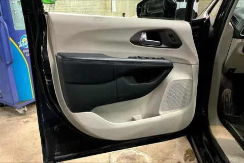 More photos of 2018 Chrysler Pacifica Limited at Gregg Young Chevrolet Marshalltown, IA