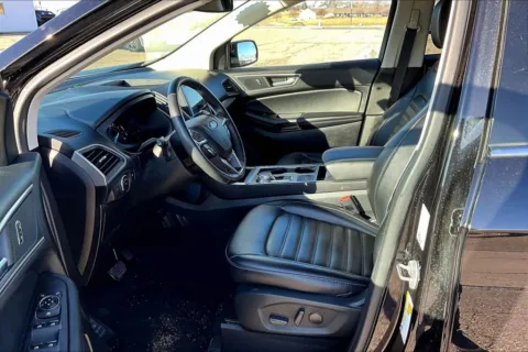 More photos of 2022 Ford Edge SEL at Gregg Young Chevrolet Marshalltown, IA