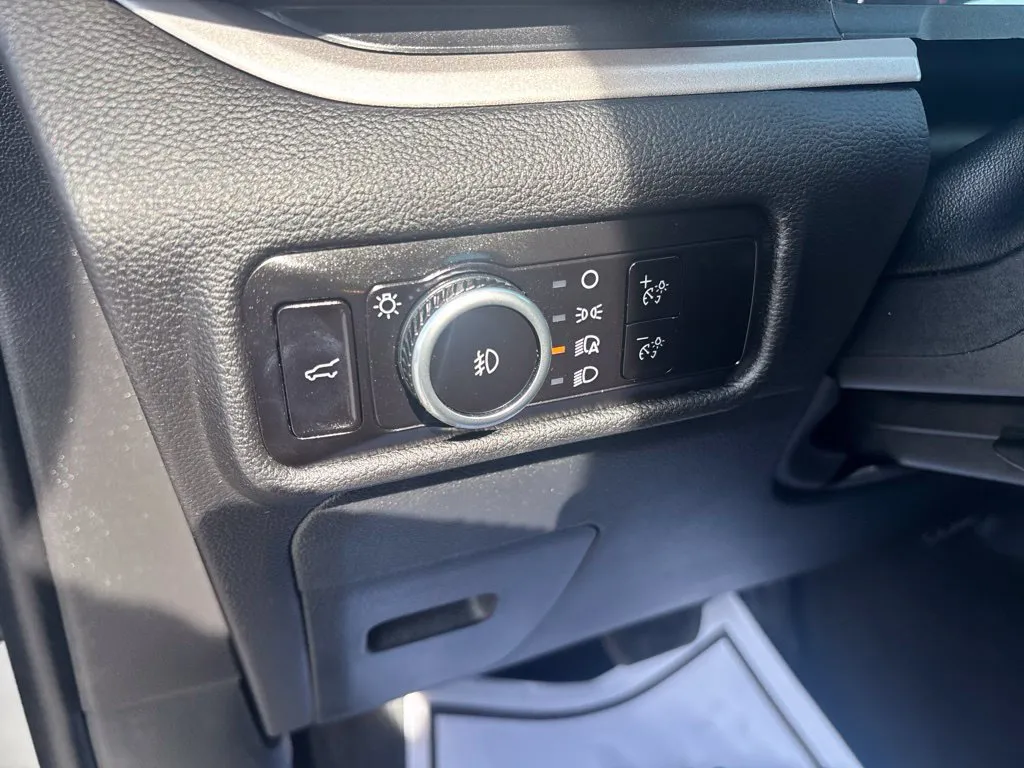 2023 Ford Explorer XLT - Photo 18
