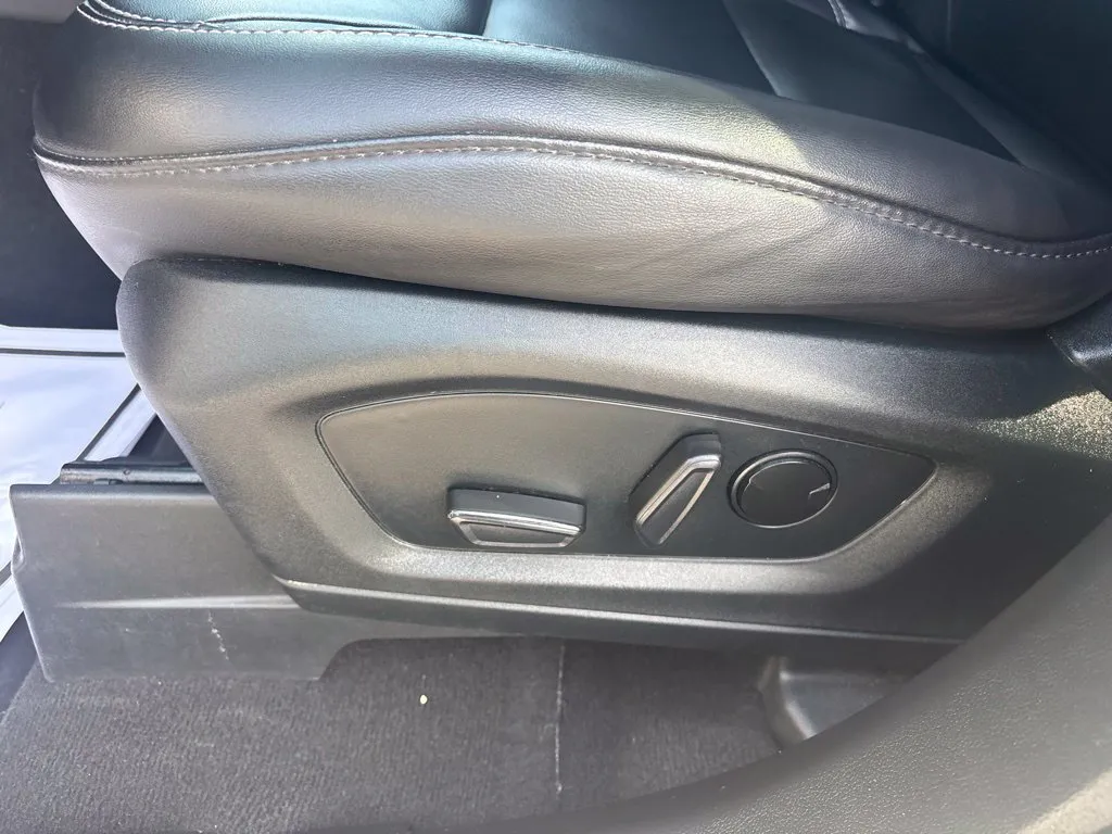 2023 Ford Explorer XLT - Photo 19