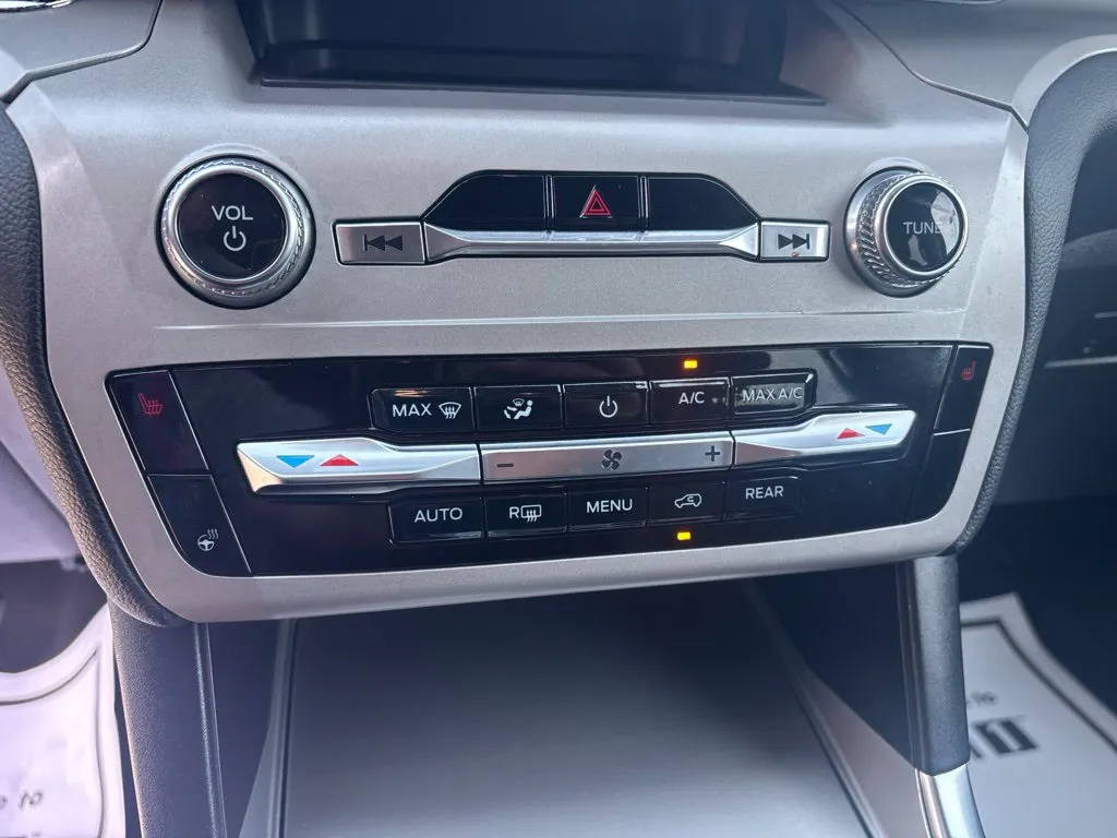 2023 Ford Explorer XLT - Photo 26