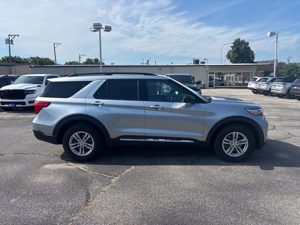 2023 Ford Explorer XLT - Photo 6