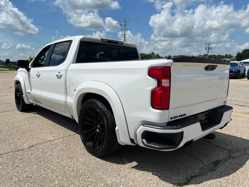 2025 Chevrolet Silverado 1500 RST photo 2