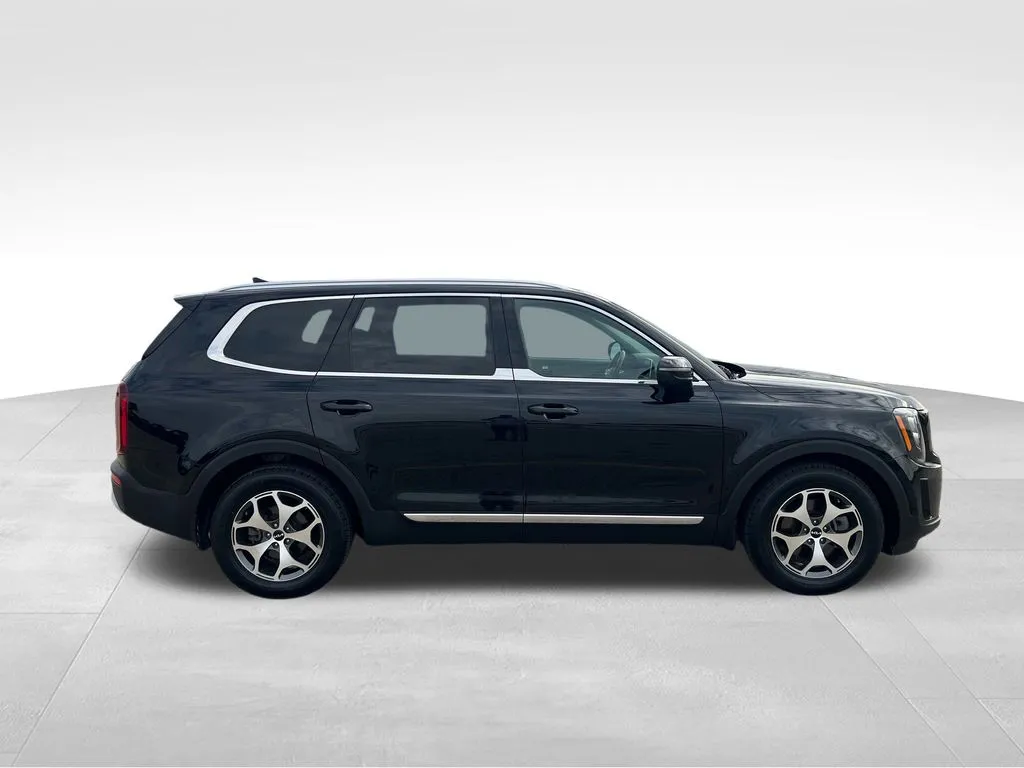 2022 Kia Telluride EX photo 3