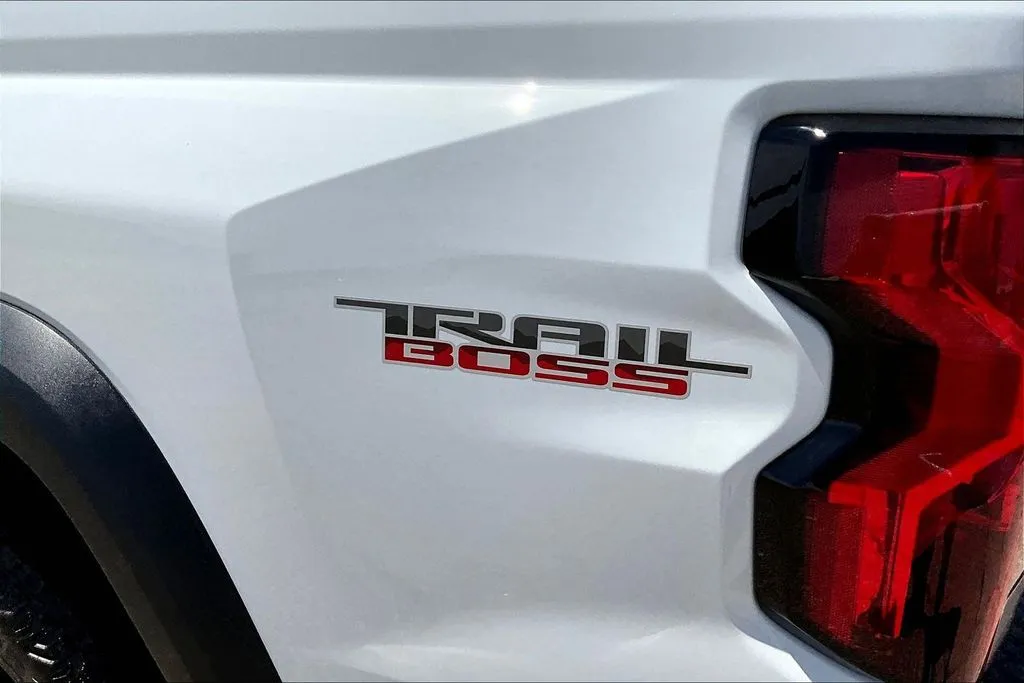 2026 Chevrolet Colorado Trail Boss - Photo 9