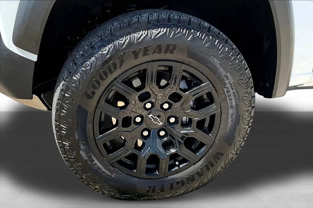 2026 Chevrolet Colorado Trail Boss - Photo 13