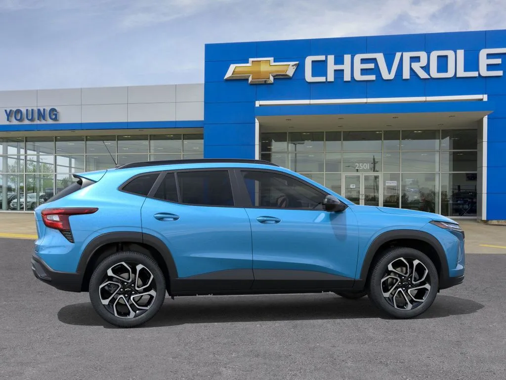 2025 Chevrolet Trax photo 2