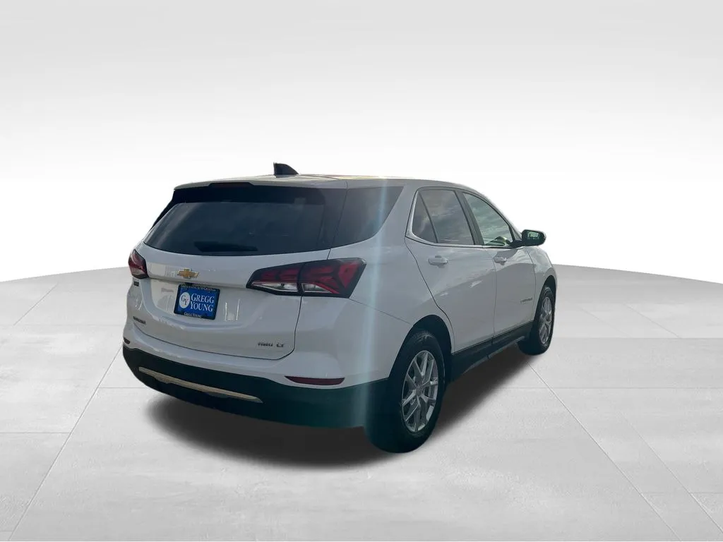 2023 Chevrolet Equinox LT photo 3
