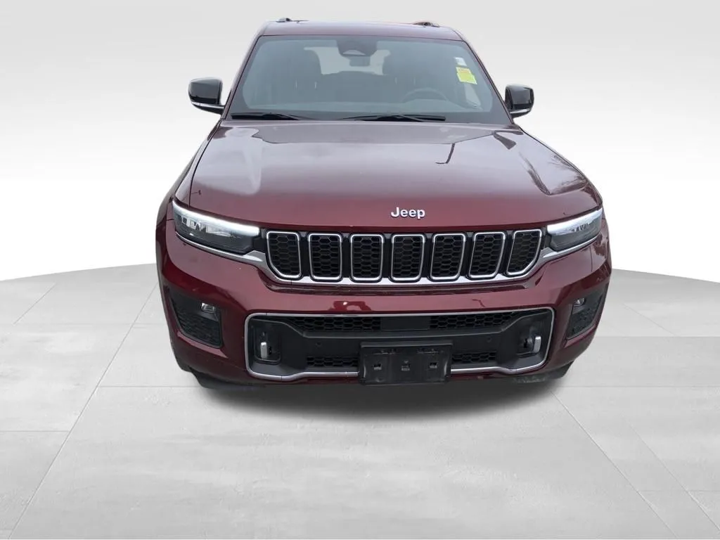 2023 Jeep Grand Cherokee Overland photo 3