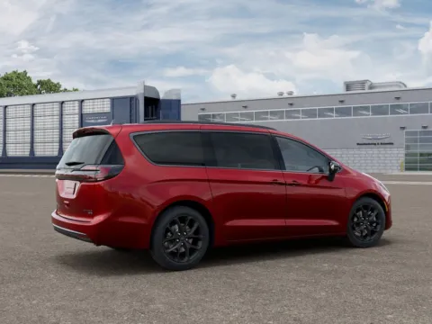 More photos of 2027 Chrysler Pacifica Limited at Gregg Young Chrysler Dodge Jeep Ram of Atlantic, IA