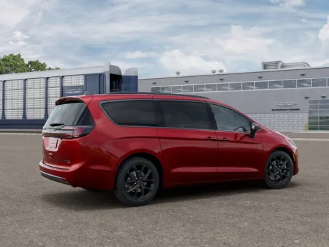 More photos of 2027 Chrysler Pacifica Limited at Gregg Young Chrysler Dodge Jeep Ram of Atlantic, IA