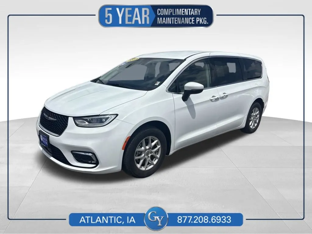 White 2023 Chrysler Pacifica Touring L for sale in Atlantic, IA