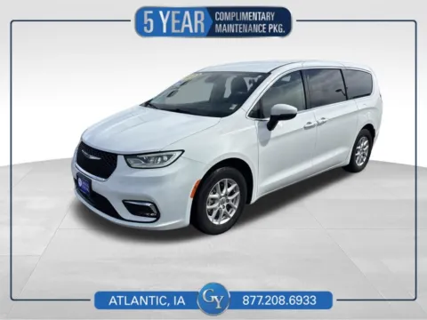 White 2023 Chrysler Pacifica Touring L for sale in Atlantic, IA