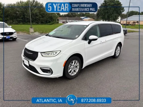White 2023 Chrysler Pacifica Touring L for sale in Atlantic, IA