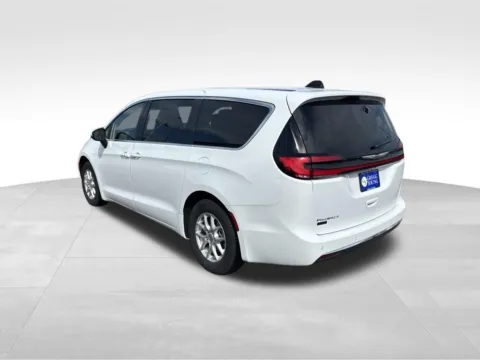 More photos of 2023 Chrysler Pacifica Touring L at Gregg Young Chrysler Dodge Jeep Ram of Atlantic, IA