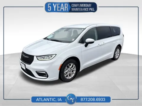 White 2023 Chrysler Pacifica Touring L for sale in Atlantic, IA