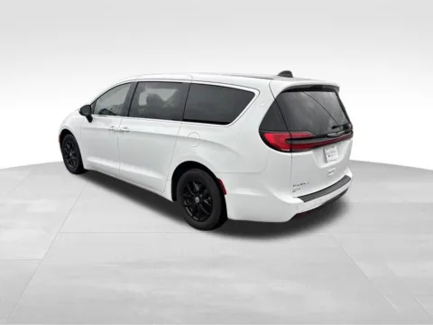 More photos of 2023 Chrysler Pacifica Touring L at Gregg Young Chrysler Dodge Jeep Ram of Atlantic, IA