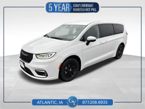 White 2023 Chrysler Pacifica Touring L for sale in Atlantic, IA