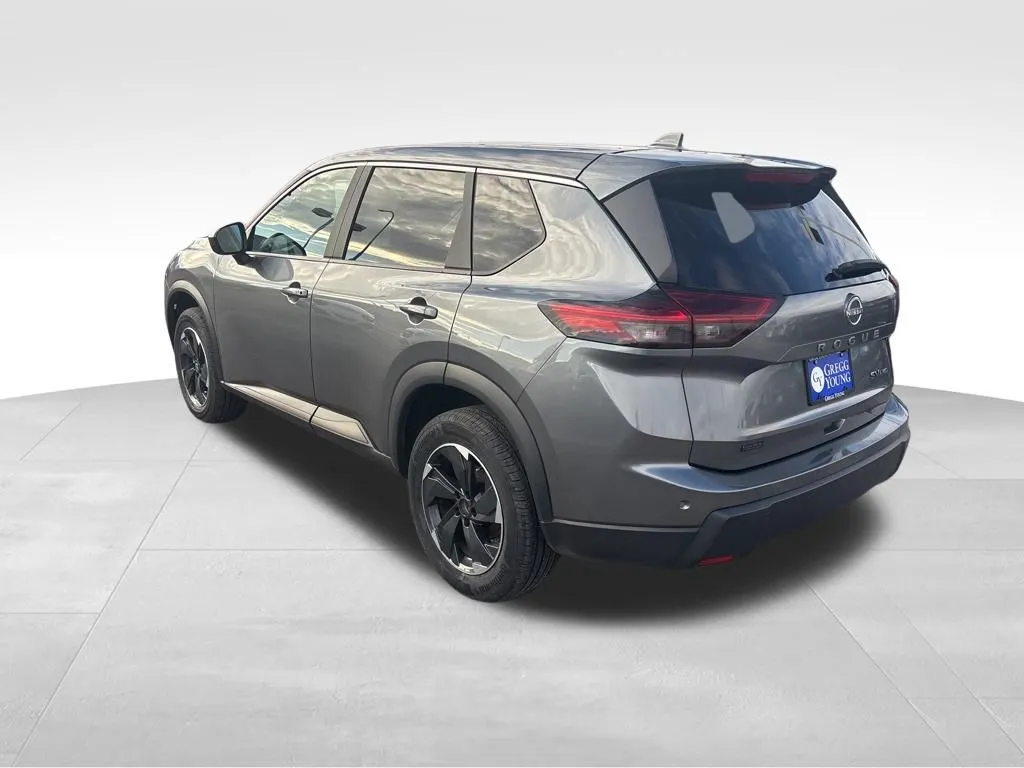 2024 Nissan Rogue SV photo 2