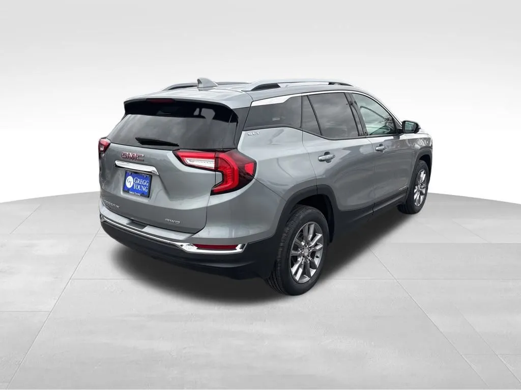 2024 Gmc Terrain SLT photo 3
