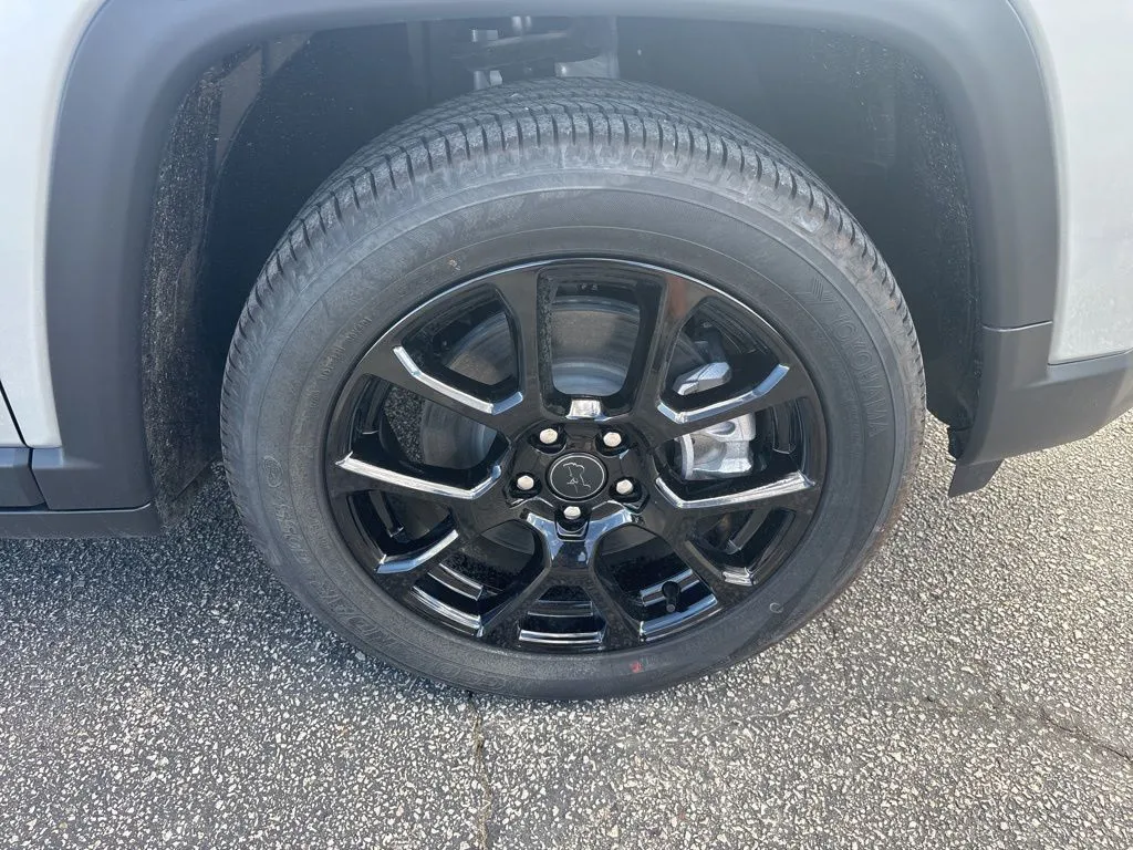 2026 Jeep Compass Latitude photo 4