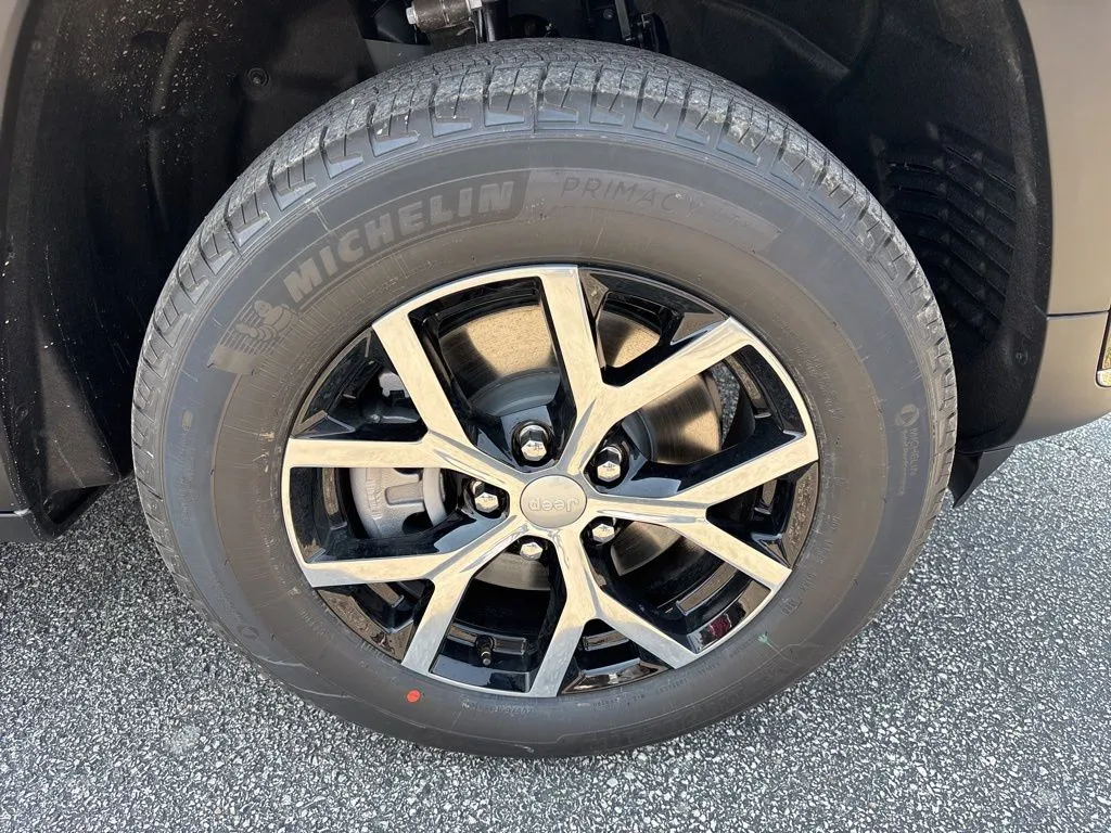 2025 Jeep Grand Cherokee Limited photo 4