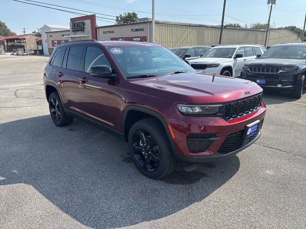 2025 Jeep Grand Cherokee Summit Reserve photo 3