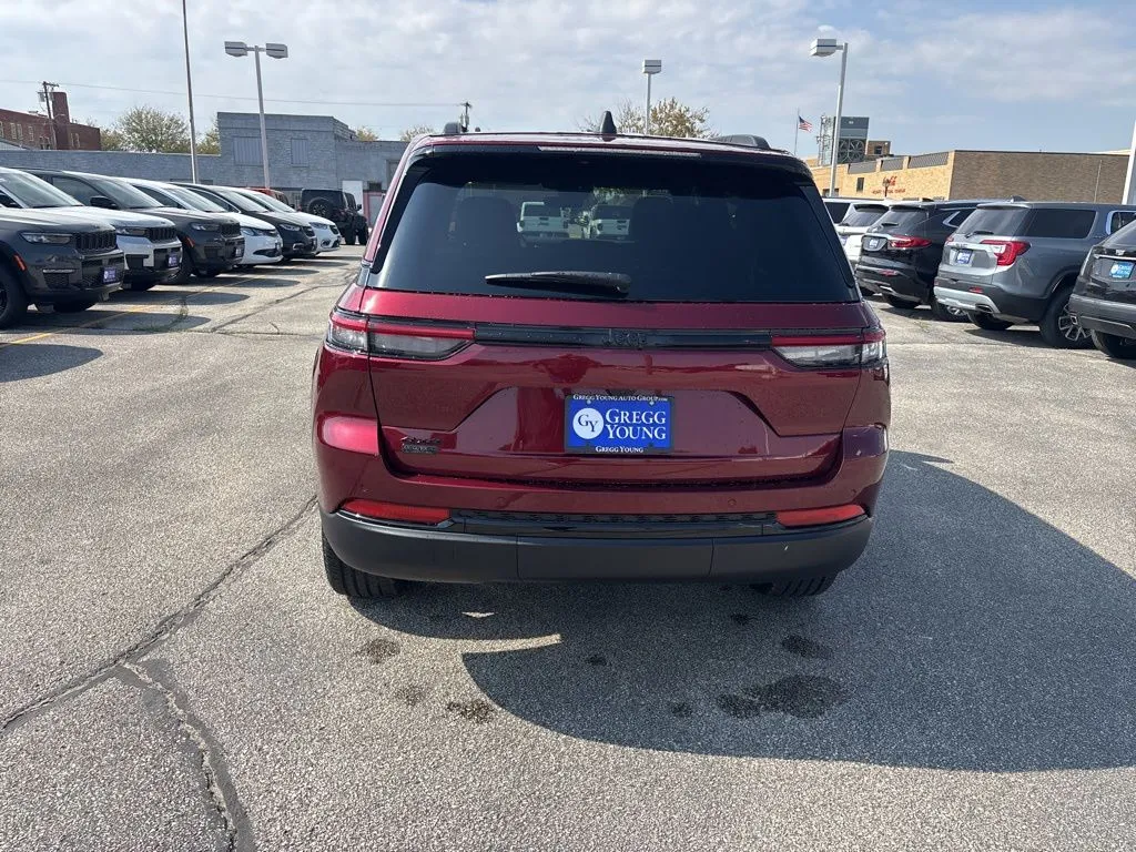 2025 Jeep Grand Cherokee Summit Reserve photo 2