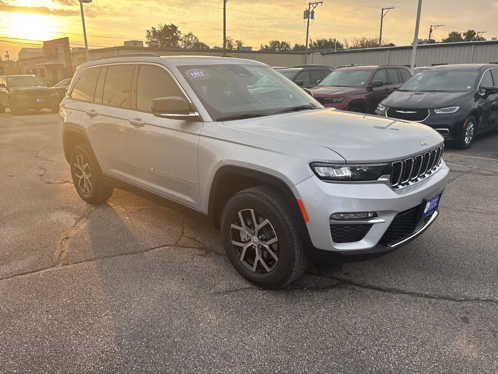 2025 Jeep Grand Cherokee Limited photo 2