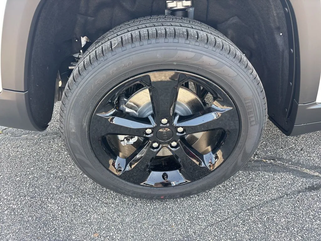 2025 Jeep Grand Cherokee Limited photo 4