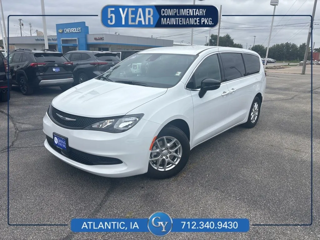 2026 Chrysler Voyager LX's photo