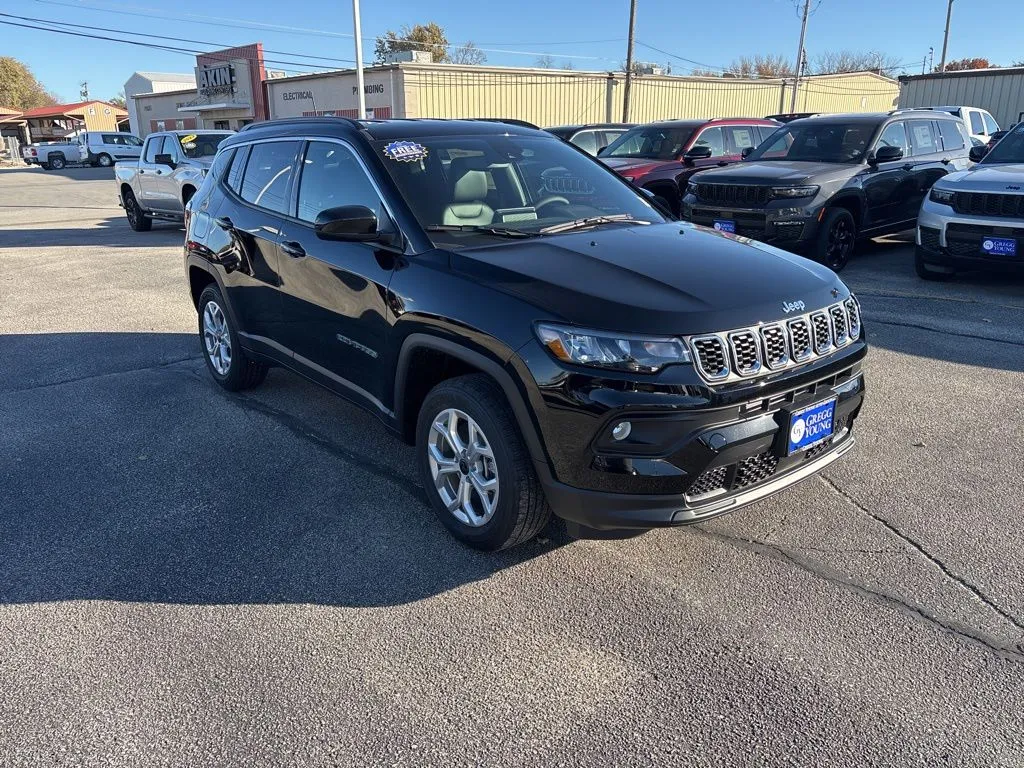 2026 Jeep Compass Latitude photo 2