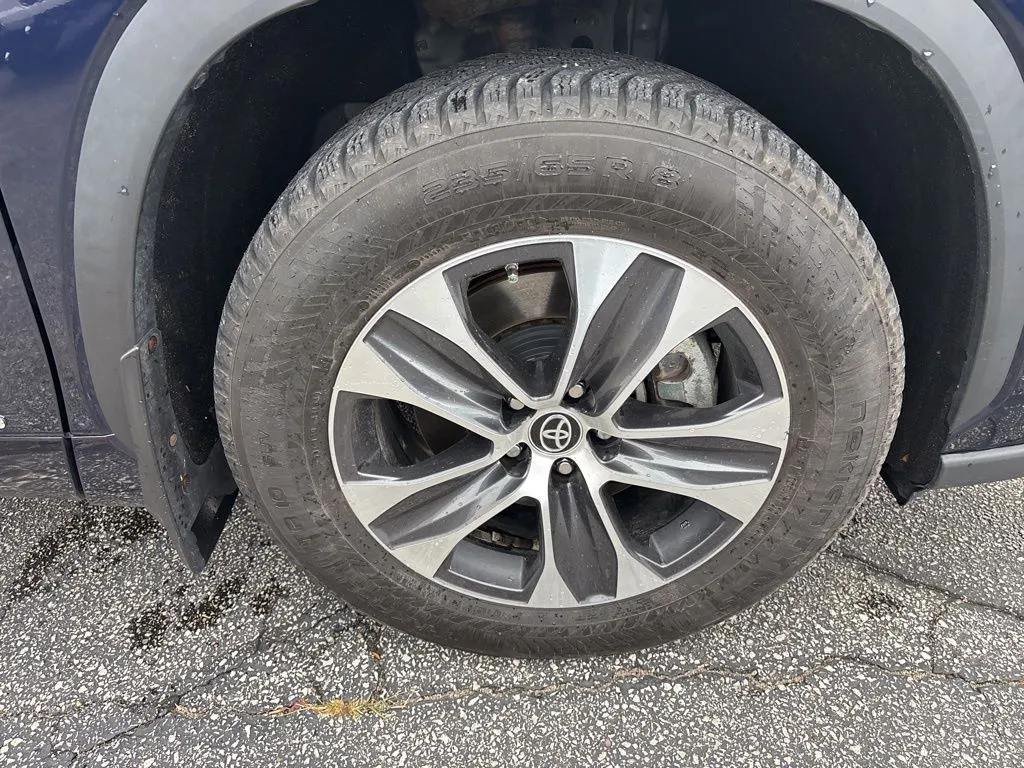 2022 Toyota Highlander Hybrid XLE photo 4