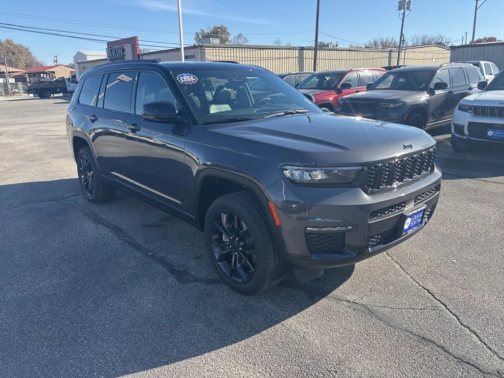 2025 Jeep Grand Cherokee Limited photo 3