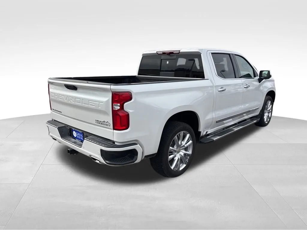 2025 Chevrolet Silverado 1500 High Country photo 3