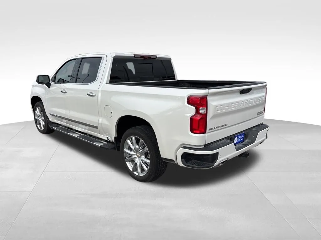2025 Chevrolet Silverado 1500 High Country photo 2