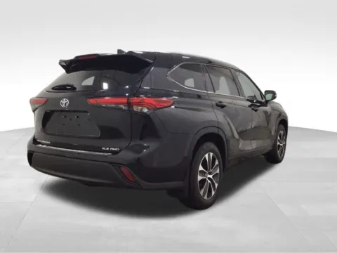 Another view of 2022 Toyota Highlander XLE for sale in Hortonville, WI at Gregg Young Hortonville Ford