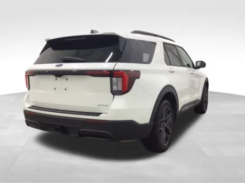 More photos of 2025 Ford Explorer ST-Line at Gregg Young Hortonville Ford, WI