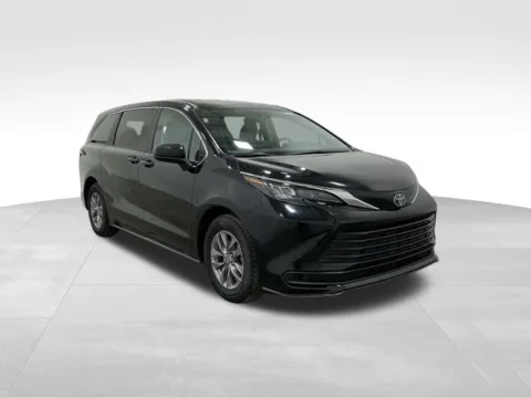 More photos of 2024 Toyota Sienna LE at Gregg Young Hortonville Ford, WI